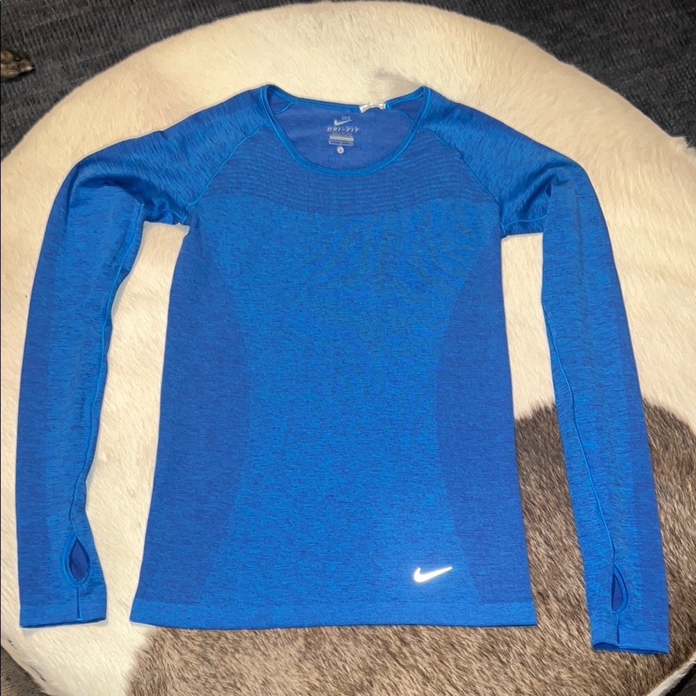 Nike DRI-FIT Blue Fitted Long Sleeve Tee w/thumb holes. No snags,No Pilling.